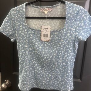 Pink Republic Blue Floral Scoop Neck Short Sleeve Tee